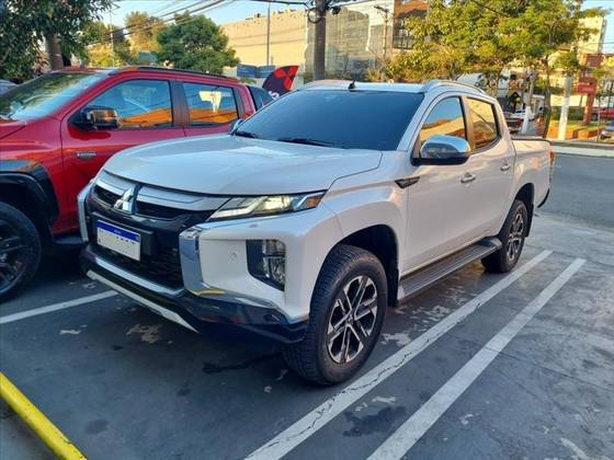 MITSUBISHI L200 TRITON 2.4 16V TURBO DIESEL SPORT HPE-S CD 4P 4X4 AUTOMÁTICO MITSUBISHI L200 TRITON 2.4 16V TURBO DIESEL SPORT HPE-S CD 4P 4X4 AUTOMÁTICO